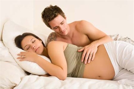 sex khi mang thai co loi hay hai